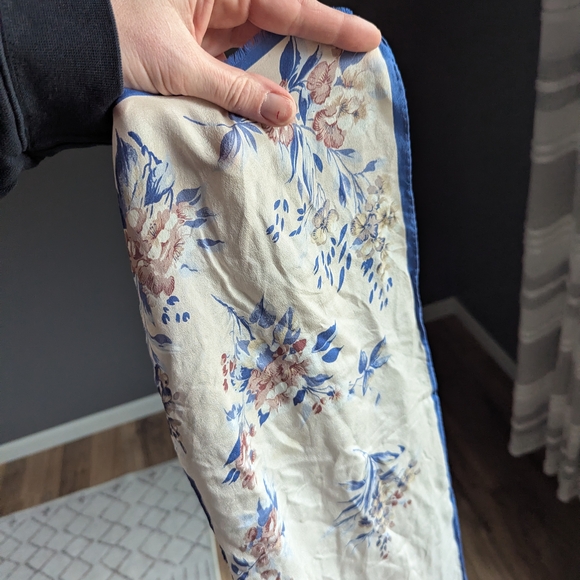 Oscar de la Renta Accessories - Oscar de la Renta Cream Floral Silk Scarf with Blue Trim